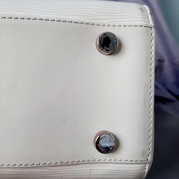 Louis Vuitton authentic Brea GM EPI Ivore bag - Picture 7 of 16